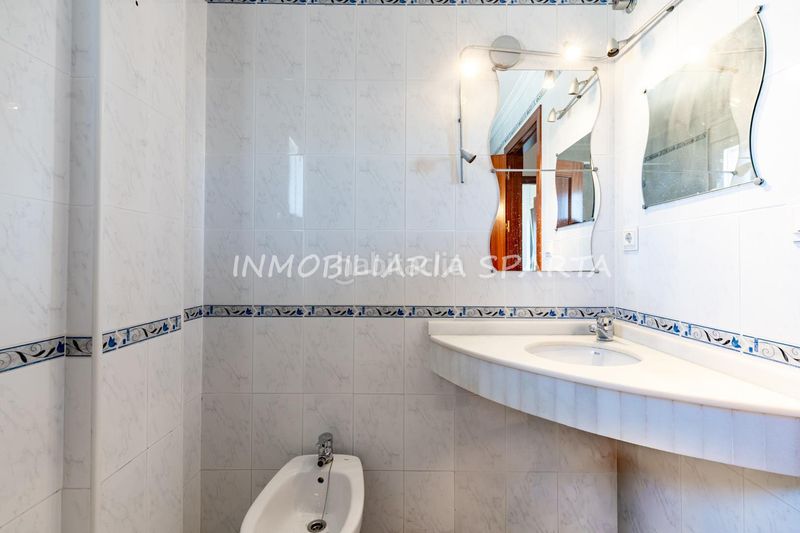 Foto a84ae3ac-6619-42ee-b26b-cb2d82fa260e. Casa aparellada amb xemeneia a Espartinas pueblo Espartinas