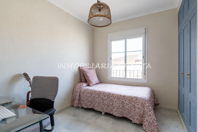 Foto abf1f427-64f5-45bd-b4e7-8fbe46f7a5a7. Casa aparellada amb xemeneia a Espartinas pueblo Espartinas