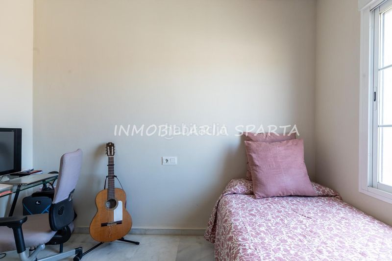 Foto b4a7852c-fd1b-4f97-ae6b-7a0551936e00. Casa aparellada amb xemeneia a Espartinas pueblo Espartinas