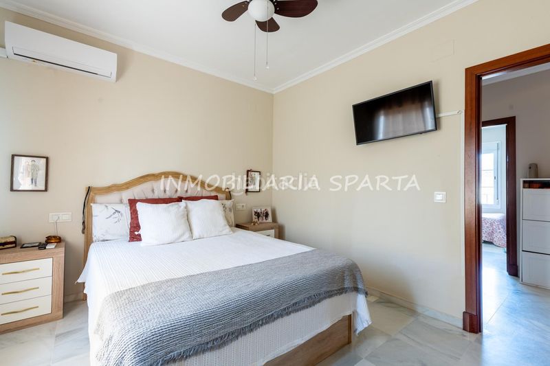 Foto b6bb17d0-b621-452a-aa39-e92466737155. Casa aparellada amb xemeneia a Espartinas pueblo Espartinas