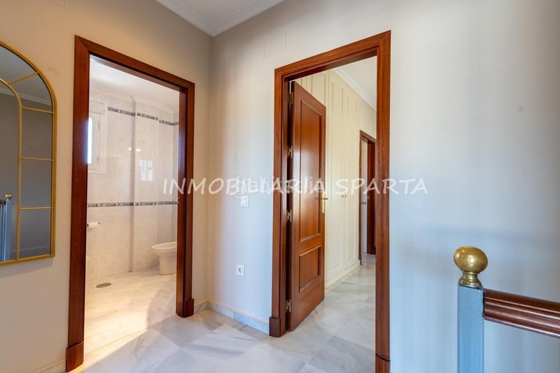 Foto c876b27c-f70c-4d7a-bc3f-3dceae6d402e. Casa aparellada amb xemeneia a Espartinas pueblo Espartinas