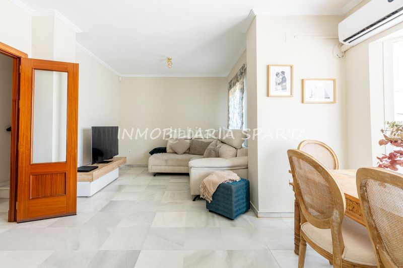 Foto ce1ae94a-c2d0-47b5-8b7c-51aee1414535. Casa aparellada amb xemeneia a Espartinas pueblo Espartinas