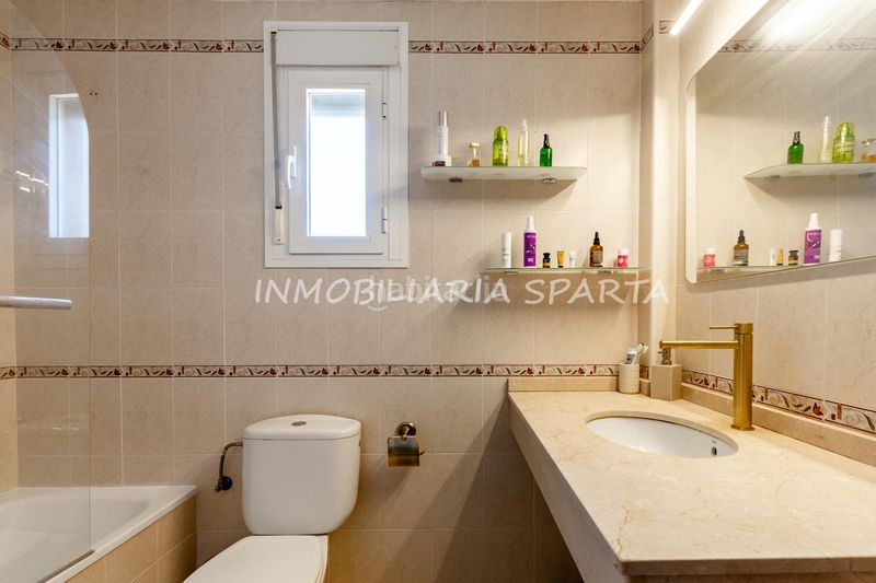 Foto d151a8f9-b00e-45d4-bd1b-183c5e52fb55. Casa aparellada amb xemeneia a Espartinas pueblo Espartinas