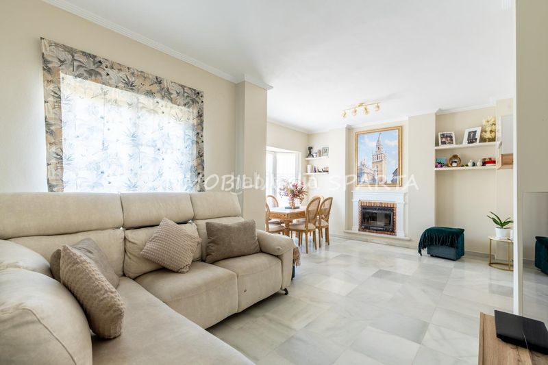 Foto f863c7c6-3f43-4a03-b0fe-03ea5f27005f. Casa aparellada amb xemeneia a Espartinas pueblo Espartinas