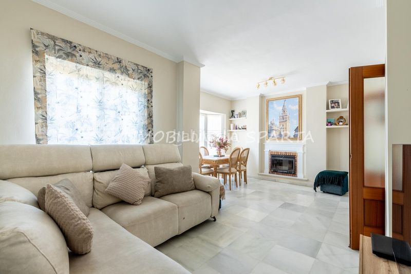 Foto fef040b2-3156-4d78-b0a2-d7c1e1e93749. Casa aparellada amb xemeneia a Espartinas pueblo Espartinas