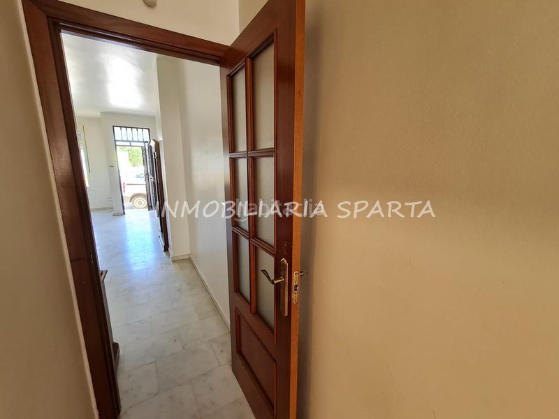 Foto 1bee1387-4bc6-4db9-a4a8-f76465c77f3d. Casa adossada a Hinojos