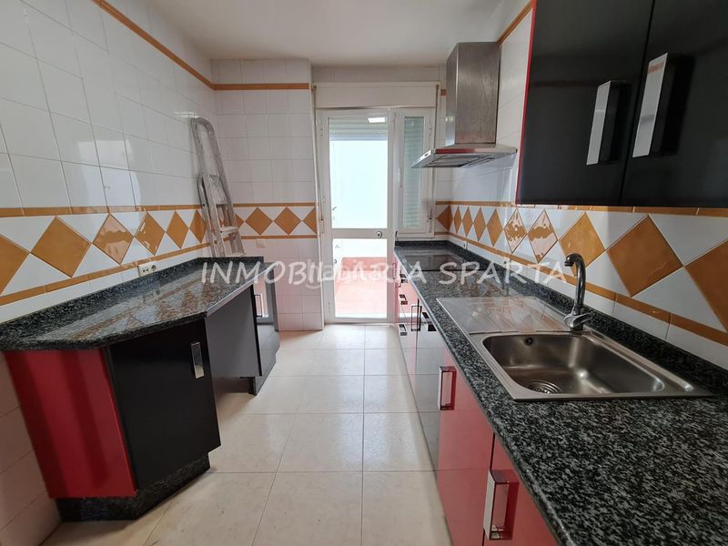 Foto 53e5cc1c-df7d-4294-b895-265a9fdab440. Casa adossada a Hinojos