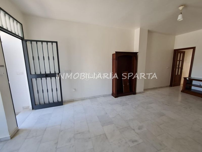 Foto 912a2249-91f7-4bda-a623-2aa5b5295624. Casa adossada a Hinojos