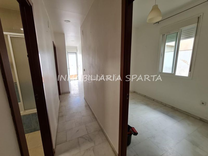 Foto afb46d54-e057-472a-ac55-5dc1ba245167. Casa adossada a Hinojos