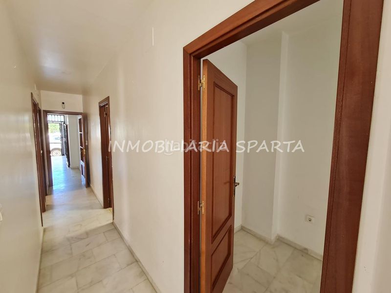 Foto d0d75b37-1978-4bf0-bc8d-40e2a74c2162. Casa adossada a Hinojos
