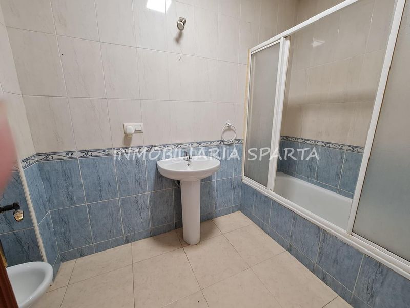 Foto d1bedf76-b1d7-48dc-a050-f8283a349361. Casa adossada a Hinojos
