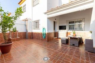 Casa a schiera  Calle manuel el sacristan 1. Adosada en venta en perfecto estado. umbrete