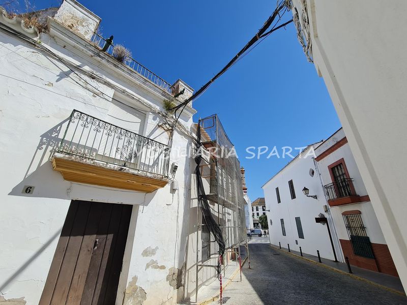 Foto 0e333f64-fc45-4d38-91fb-a04406b4b07e. Casa adosada en calle concejal jiménez becerril 14 ¡fantástica céntrica casa de pueblo! en Sanlúcar la Mayor