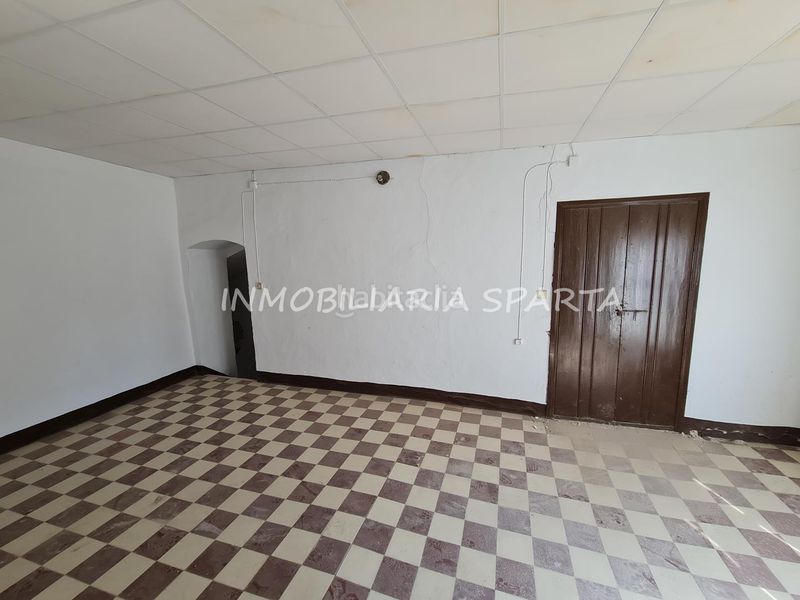 Foto 2b77a5b9-e60d-4563-98e1-6e9c658c3afb. Casa adosada en calle concejal jiménez becerril 14 ¡fantástica céntrica casa de pueblo! en Sanlúcar la Mayor