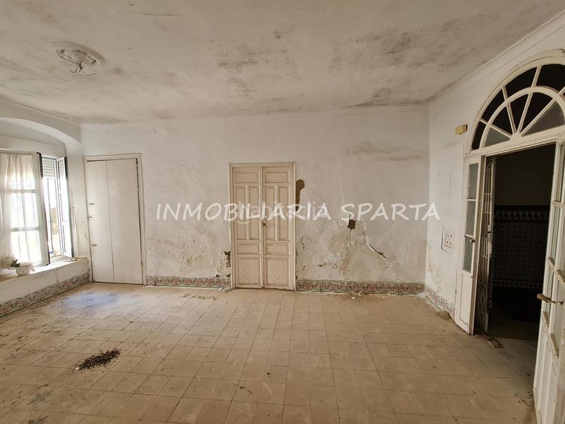Foto 3b99f9c4-c25f-42a6-8e70-cf99a2f510dc. Casa adosada en calle concejal jiménez becerril 14 ¡fantástica céntrica casa de pueblo! en Sanlúcar la Mayor