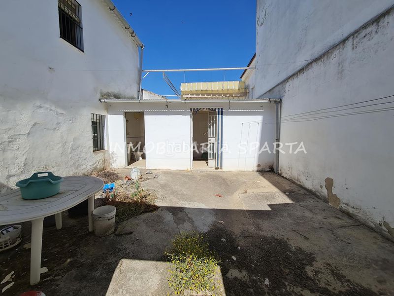 Foto 7a7dec27-195a-49c8-ac34-7b869a54e54f. Casa adosada en calle concejal jiménez becerril 14 ¡fantástica céntrica casa de pueblo! en Sanlúcar la Mayor