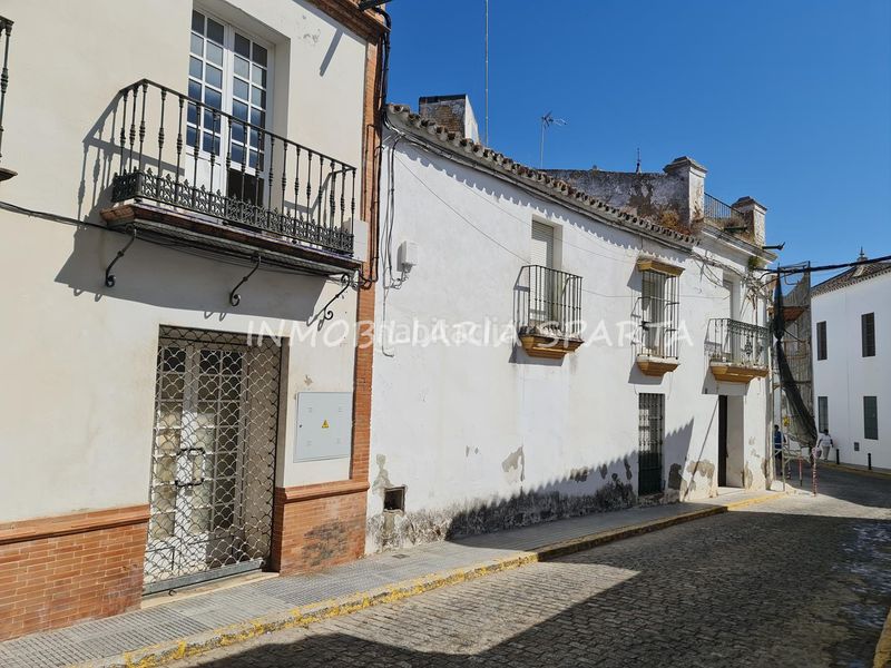 Foto aa12fe2e-c258-49db-af92-36479bdb18fe. Casa adosada en calle concejal jiménez becerril 14 ¡fantástica céntrica casa de pueblo! en Sanlúcar la Mayor