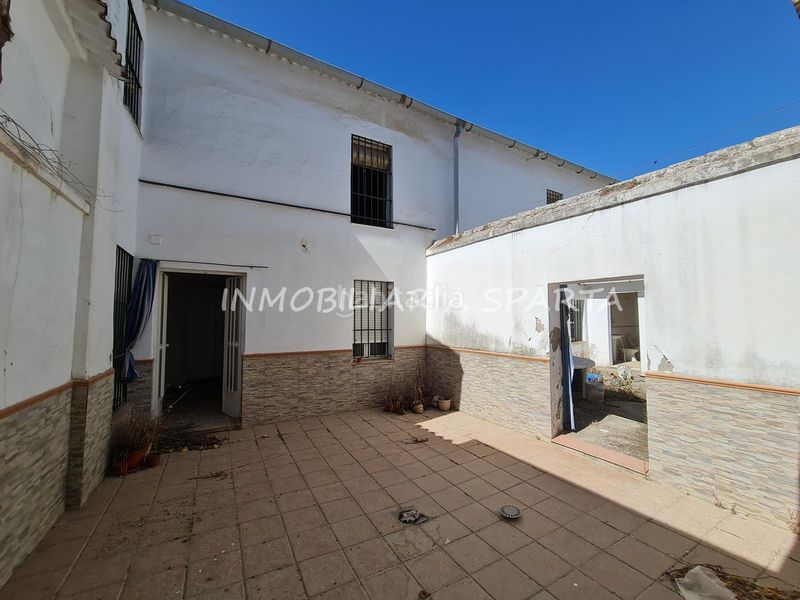 Foto ad4cdeb6-a2f7-4ead-9d56-03505ffa6cd9. Casa adosada en calle concejal jiménez becerril 14 ¡fantástica céntrica casa de pueblo! en Sanlúcar la Mayor