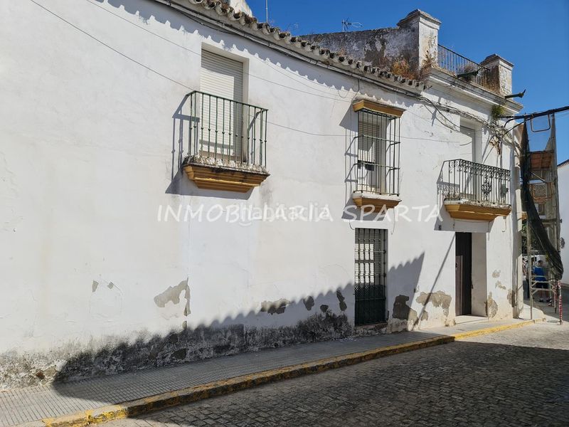 Foto b53fe9aa-6fcd-4edc-83a5-c0cf66859361. Casa adosada en calle concejal jiménez becerril 14 ¡fantástica céntrica casa de pueblo! en Sanlúcar la Mayor