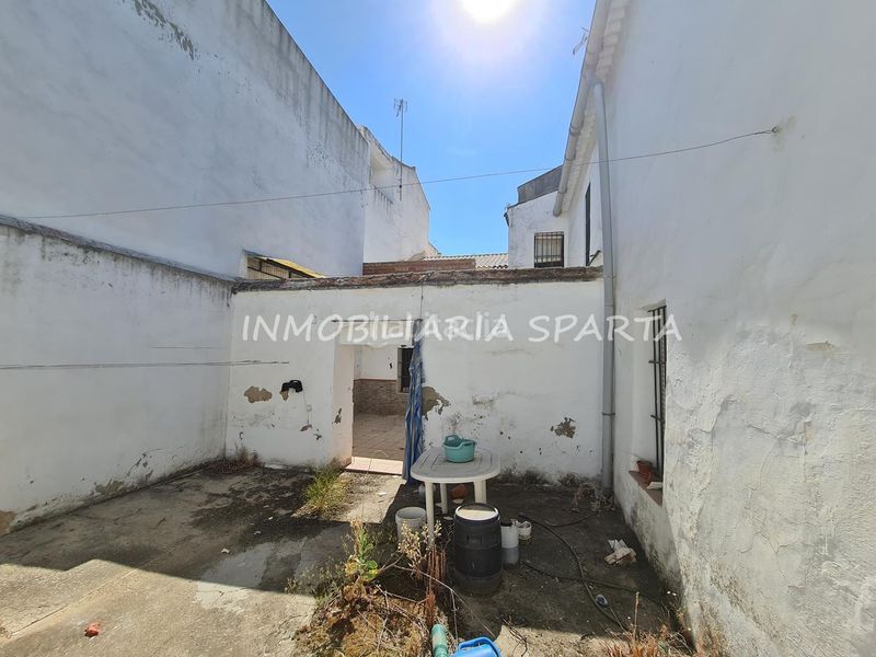 Foto b9c90ecd-a2ae-41c3-b3fe-7c90191e0511. Casa adosada en calle concejal jiménez becerril 14 ¡fantástica céntrica casa de pueblo! en Sanlúcar la Mayor