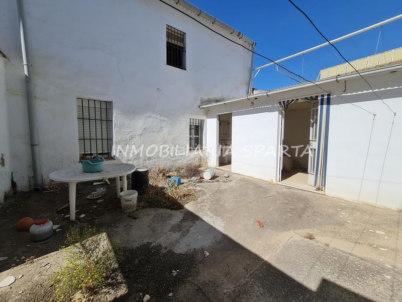 Foto c8ea0859-a638-4f18-864c-b0676961dbd8. Casa adosada en calle concejal jiménez becerril 14 ¡fantástica céntrica casa de pueblo! en Sanlúcar la Mayor