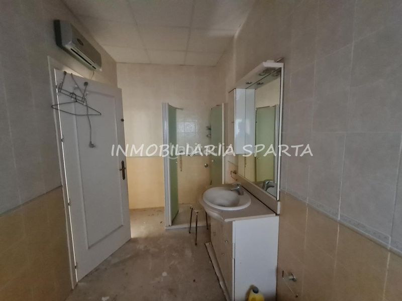 Foto d21e2908-d935-49b9-bd41-4f3756fe67e2. Casa adosada en calle concejal jiménez becerril 14 ¡fantástica céntrica casa de pueblo! en Sanlúcar la Mayor