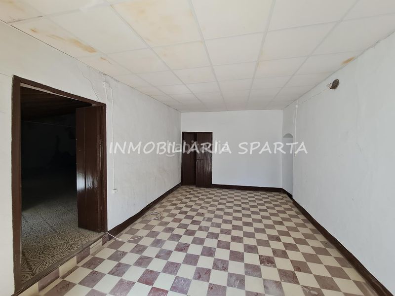 Foto fbc7ba1b-7a6d-4b83-9260-ff5af923ed1c. Casa adosada en calle concejal jiménez becerril 14 ¡fantástica céntrica casa de pueblo! en Sanlúcar la Mayor