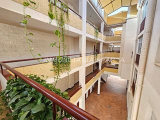 Appartamento in Calle coronil 45. Piso de 3 dormitorios y, ascensor en camas. sevilla