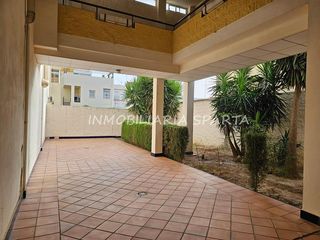 Appartamento in Calle coronil 45. 2 pisos unidos con 6 dormitorios  con posibilidad de ampliar a 7