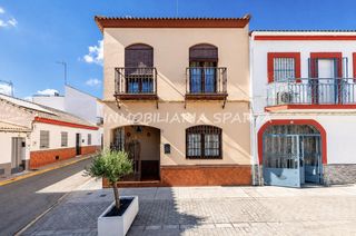 Semi detached house  Plaza de andalucia 12. Fantastica vivienda  de esquina con castillete. umbrete