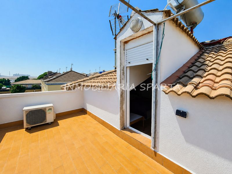 Foto 44f9fbb7-ea43-4398-b7fd-85fb9a0a1cae. Maison jumelée dans calle alonso de molina 136 dans Santiponce