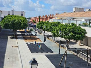 Rent Penthouse  Avenida presidente adolfo suarez 2. Atico suitte en alquiler con terraza. posibilidad de garaje.sumi