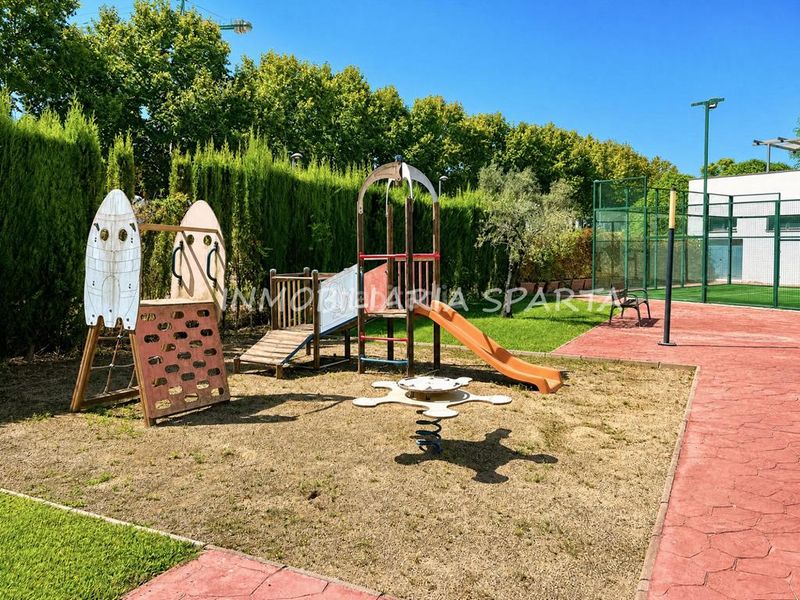 Foto d04eef98-77bf-4366-856d-dd9d42d9a5b1. Pis a calle presidente adolfo suárez 1 a Colegio Europa Espartinas