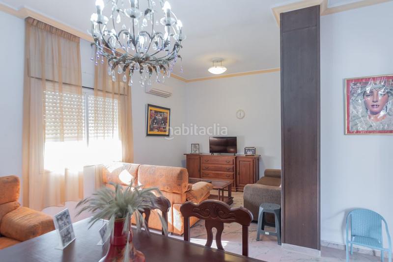 Foto f433f945-d2fd-41ce-a460-59a1d80b10b6. Xalet amb aparcament piscina a Oromana Alcalá de Guadaira