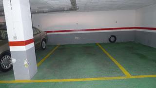 Lloguer Aparcament cotxe en La Calzada - La Florida. Garaje en alquiler en centro  puerta carmona.