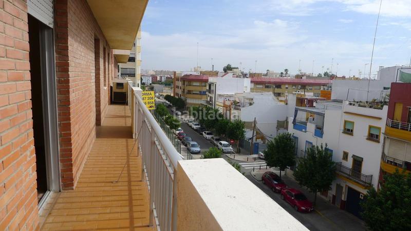 Foto a05229d8-c7e1-474d-9ed9-1ee75d5fa260. Alquiler piso  en alquiler en nervión avda. andalucía, 4 dormitorios. en Sevilla