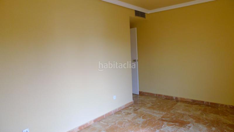 Foto f091d2a1-cb68-496b-b95e-b1fcc1027387. Alquiler piso  en alquiler en nervión avda. andalucía, 4 dormitorios. en Sevilla