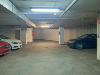 Parking voiture  Juan de vera. Garaje en venta en centro  puerta carmona.