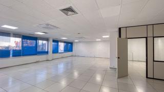 Location Bureau à San Pablo. Oficina en alquiler en nervión  corte ingles, 1 dormitorio.