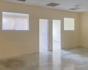 Lloguer Oficina en La Buhaira. Oficina en alquiler en nervin  calle luis montoto, 2 dormitorio