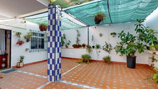 Maison  Manuel madrazo. Casa en venta en san juan de aznalfarache, 3 dormitorios.