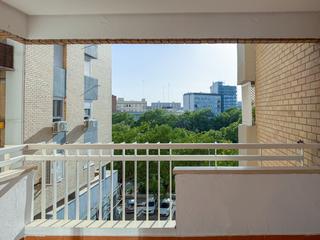 Rent Flat  Federico garcía lorca. Piso en alquiler en nervión  eduardo dato  ramón y cajál, 3 dorm