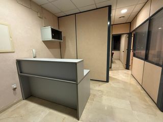 Affitto Ufficio  Caños de carmona. Oficina en alquiler en centro  puerta carmona, 2 dormitorios.