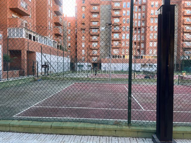 Foto 240fe5ba-ecaf-4fa5-9846-eecd70642b27. Pis amb calefacció aparcament piscina a Urbadiez - Entrepuentes Sevilla