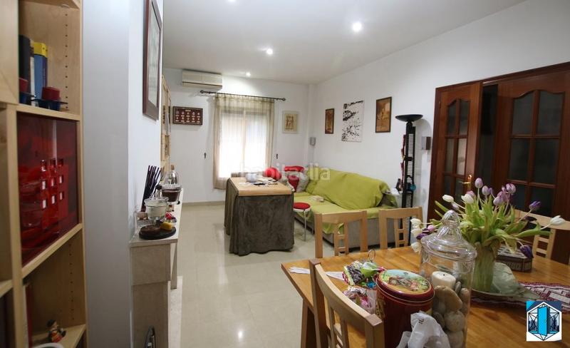 Foto a6489064-d989-4bc2-92c2-7ff540b2bad1. Casa adossada amb aparcament a San Juan del Puerto