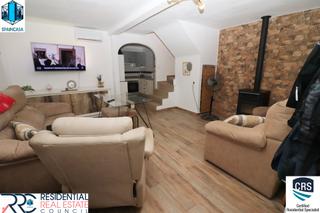 Maison jumelée à Núcleo Urbano. Adosado en urbanización siesta116. 900€????!! 119.900 € !!??????