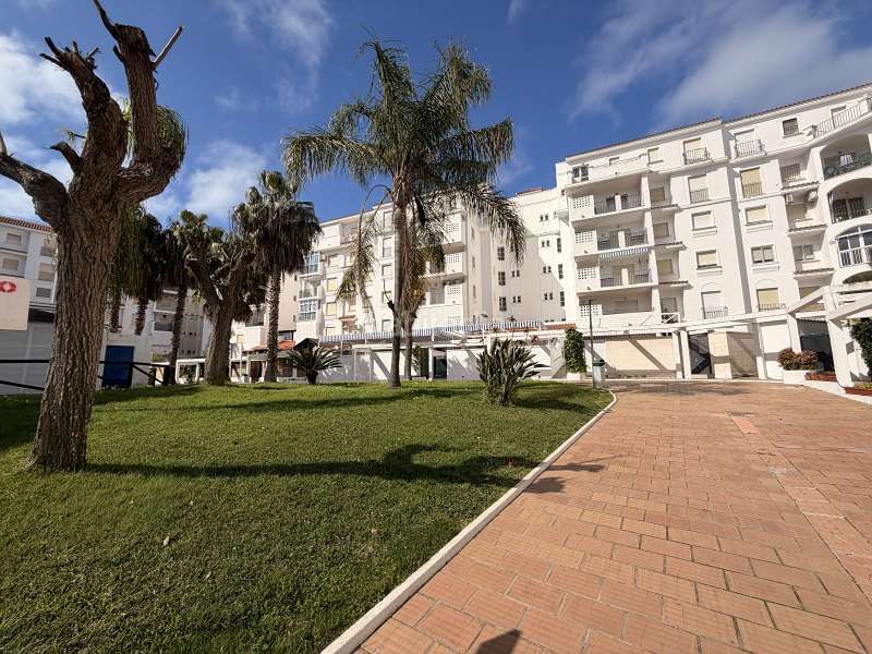 Foto 0db9a8a9-8396-4107-bbe8-6895e7c7aa48. Pis amb piscina a El Portil