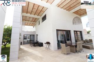 Chalet in Avenida picos de europa 67. ? magnifica y espectacular vivienda en la monacilla , !! ahora 6