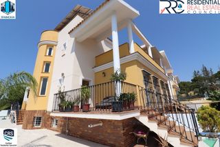 Xalet en Plaza pr�ncipe de asturias 18. ??? chalet pareado de lujo con piscina salada y jacuzzi ?????