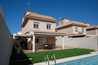 Xalet en La Laguna. Chalet independiente en primera lnea de playa en chipiona